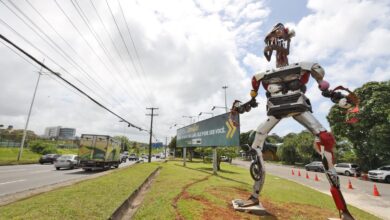 Detran-BA inova com totem artístico de 800 kg para promover segurança no trânsito