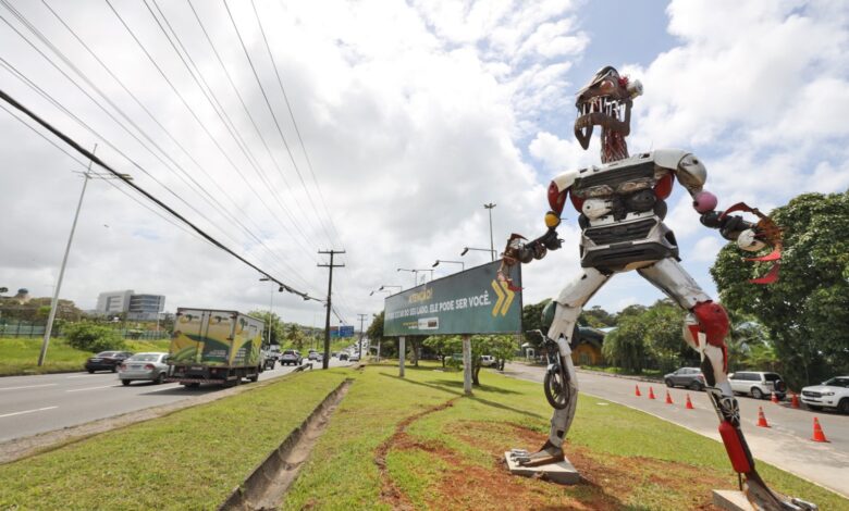 Detran-BA inova com totem artístico de 800 kg para promover segurança no trânsito