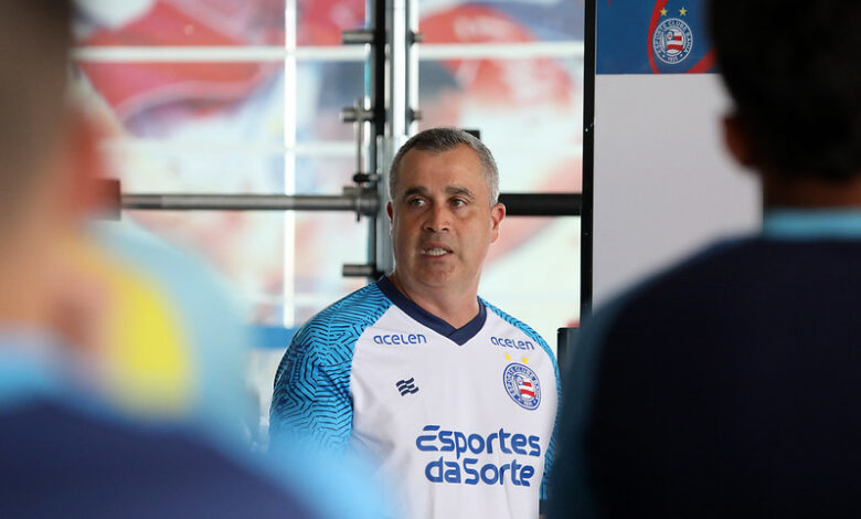 Elenco do Bahia treinou sob o comando de Rogério Ferreira