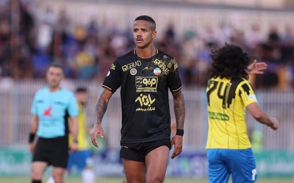 Fifa bane ex-Vitória e outros dois jogadores do futebol