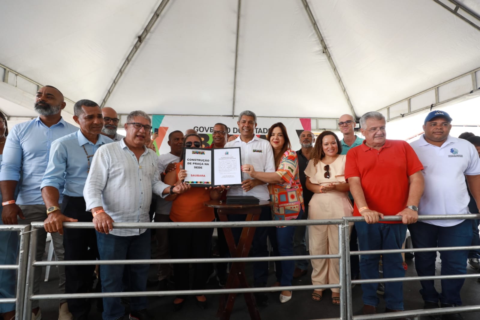 GOVERNADOR AUTORIZA PAVIMENTAÇÃO DE TRECHO DE RODOVIA E OUTRAS OBRAS EM SAUBARA