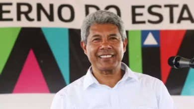 ITAPETINGA: JERÔNIMO RODRIGUES ENTREGA AERÓDROMO RECUPERADO E PAVIMENTAÇÃO DE TRECHO DA BA-130