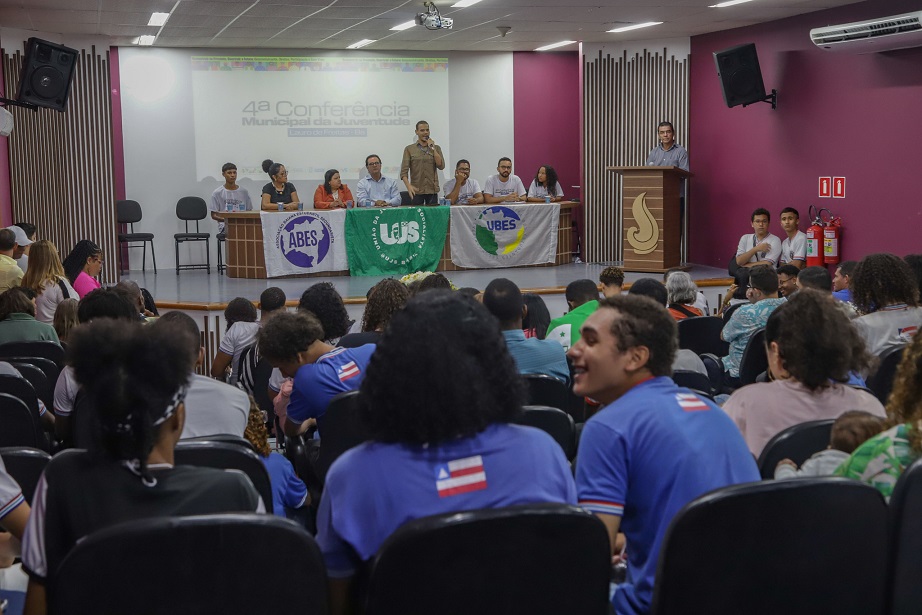 Jovens lotam espaço da 4ª Conferência Municipal da Juventude de Lauro de Freitas para debater direitos