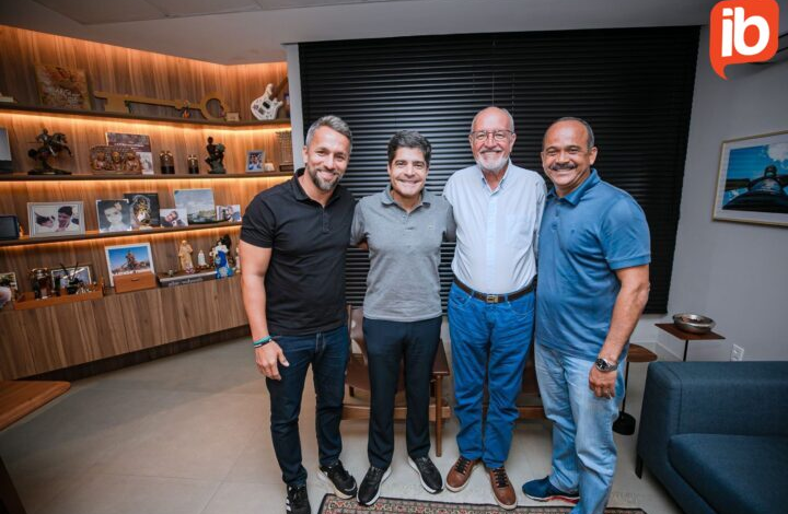 Quatro integrantes da base de Elinaldo retiram pré-candidatura a prefeito; Tude e Flávio seguem no páreo