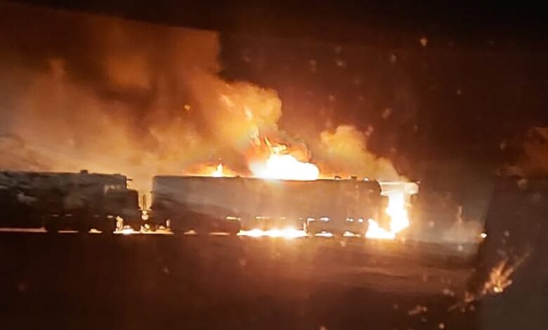 Trem colide com carreta na BR-030; veículos pegam fogo