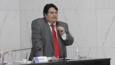 Vereador de Camaçari diz que prefeito emprega cunhada com salário de R$ 19 mil