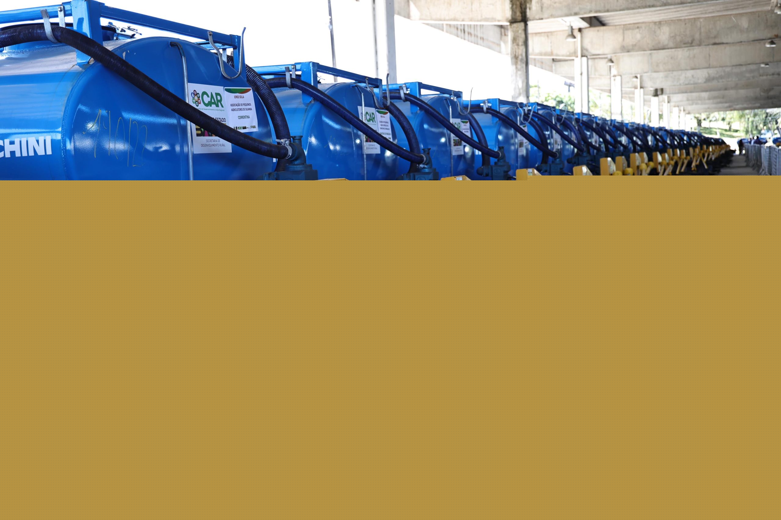 G0VERNO DO ESTADO ENTREGA CARRETAS PIPAS PARA VIABILIZAR A PRODUÇÃO DA AGRICULTURA FAMILIAR