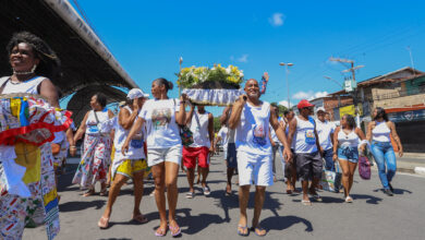 SÃO FRANCISCO DE ASSIS LEVA FIÉIS E DEVOTOS ÀS RUAS DE LAURO DE FREITAS