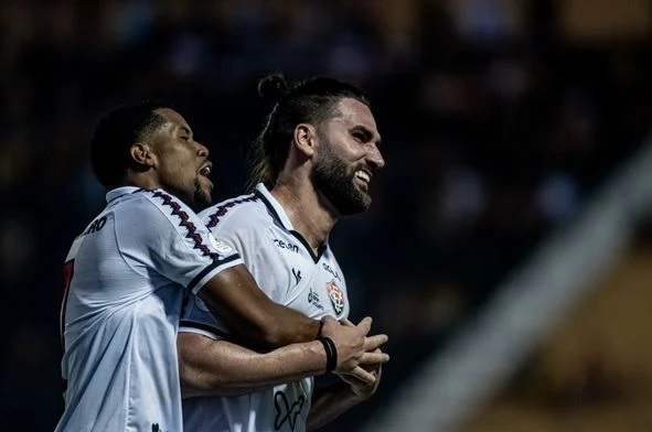 O Leão voltou! Vitória vira contra o Novorizontino e está de volta à Série A
