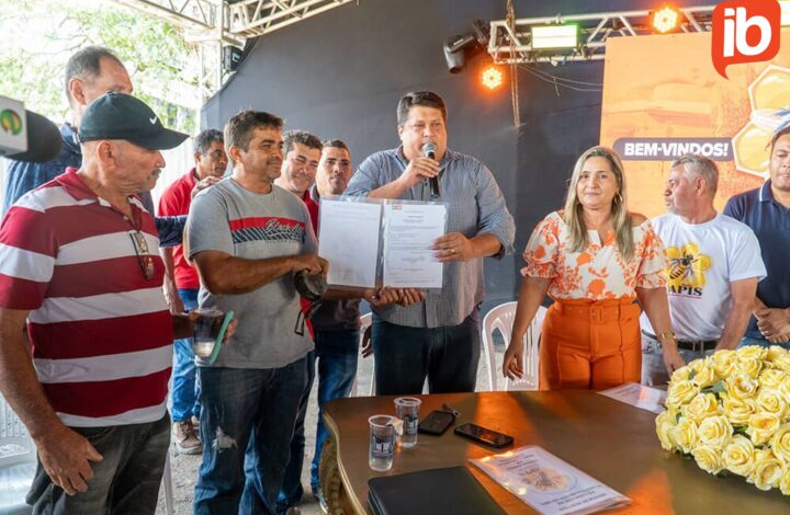 Prefeito autoriza construção de três unidades de beneficiamento de mel em Euclides da Cunha