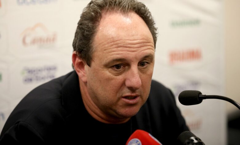 Rogério Ceni analisa vitória expressiva e destaca importância do apoio da torcida